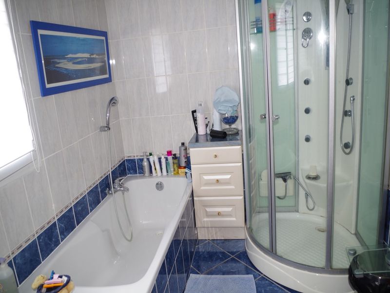 Maison de plain pied 4 chambres piscine sur 929m² sur le barp centre